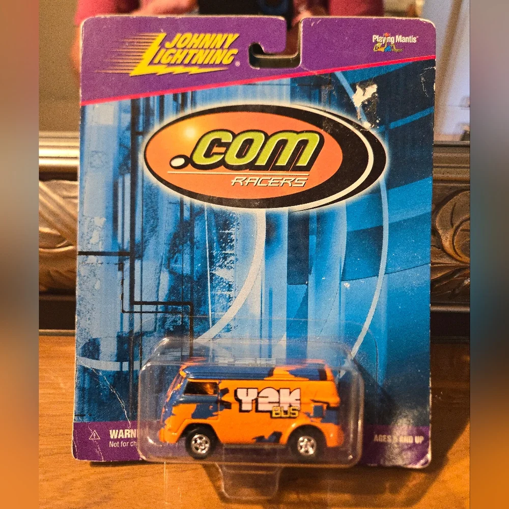 Johnny Lightning .com Racers Y2K Bus - Picture 1 of 4